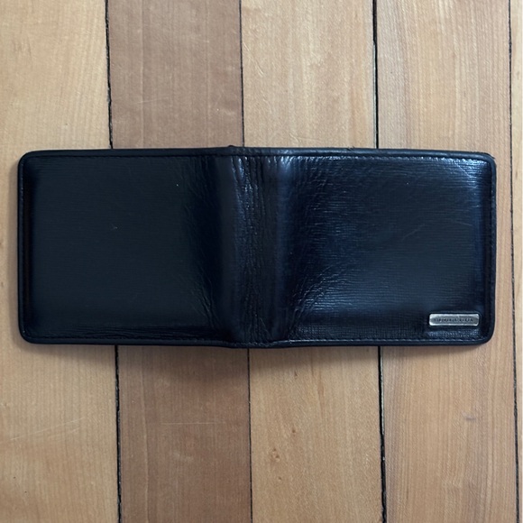 Burberry Black Wallet with Leather Cross-Grain Texture - Picture 2 of 5